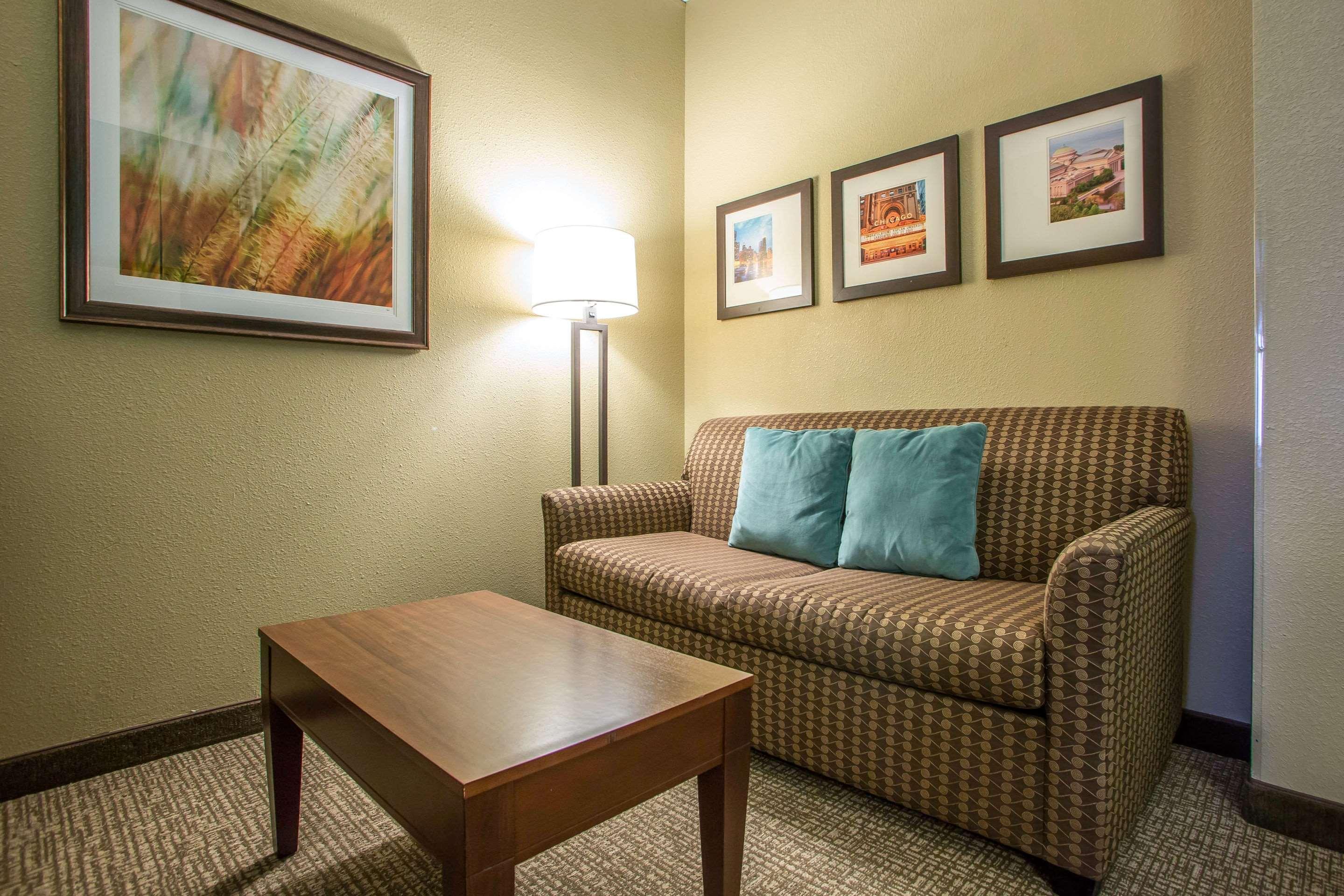 COMFORT SUITES CHICAGO O\'HARE AIRPORT, SCHILLER PARK